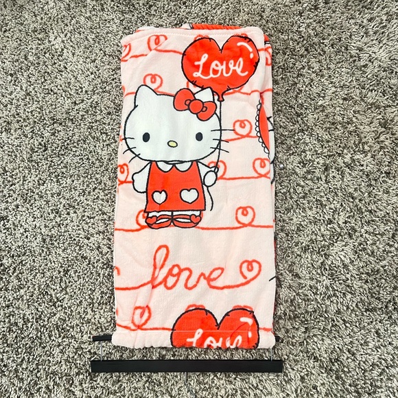 NEW Hello Kitty Valentine's Day Throw Blanket (50"x60") - Picture 1 of 4